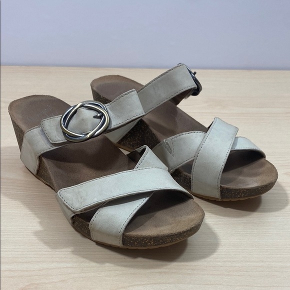 Dansko Off White Wedges with Comfort Design - Picture 1 of 9